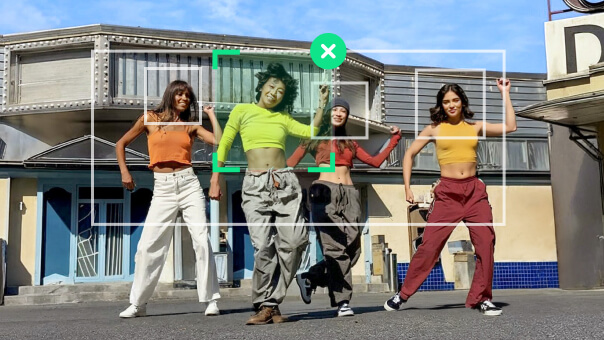 Four women dancing the Flow 2 Pro is tracking all four.